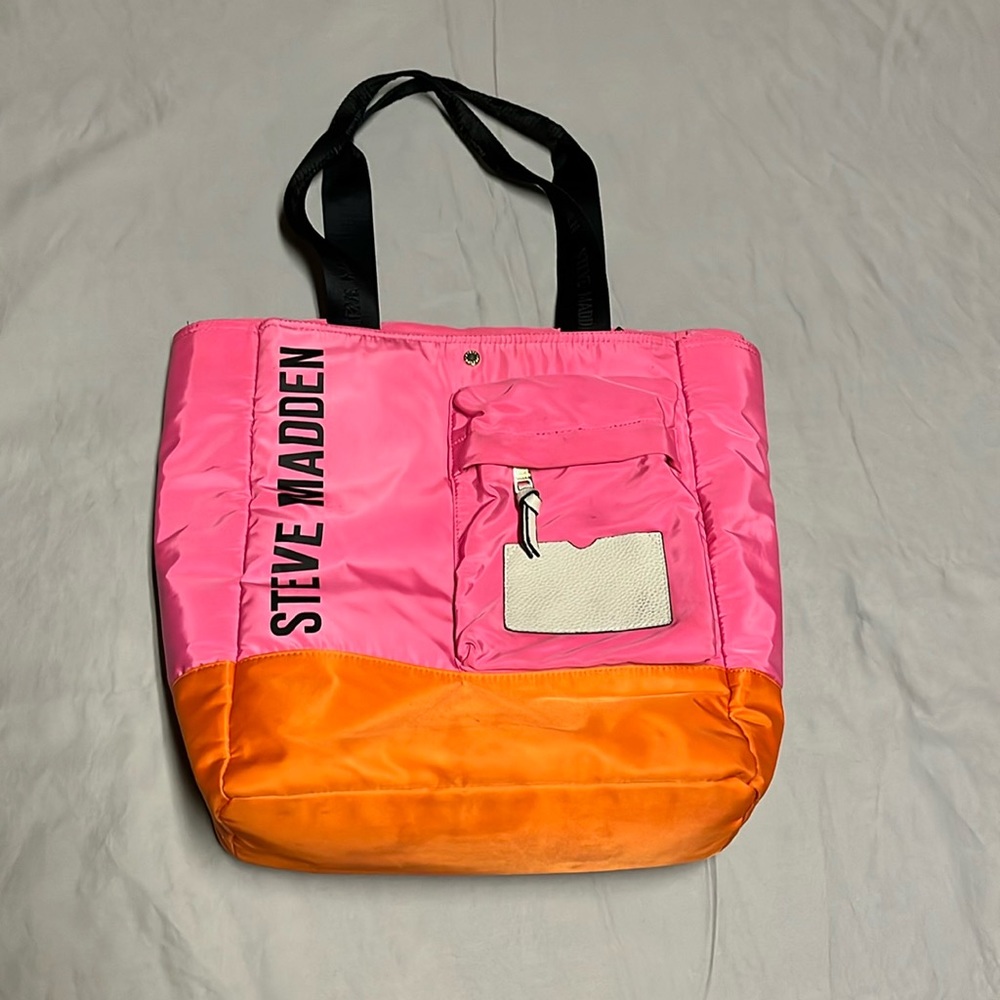 Steve Madden bag. Nice size very clean zipper with handles